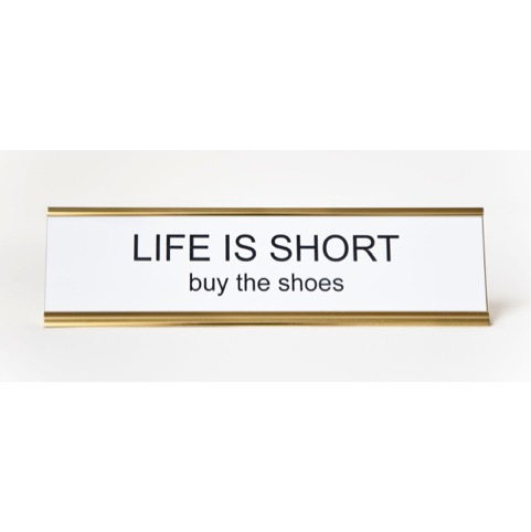 Placa de Escritorio Life Is Short Buy The Shoes