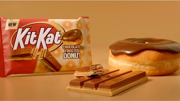 Kit Kat Chocolate Frosted Donut - Imagen 2